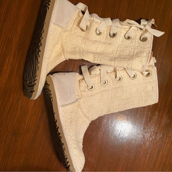 UGG Australia Heirloom Lace Up Corset Boots in Cream Size 7 - Picture 3 of 5